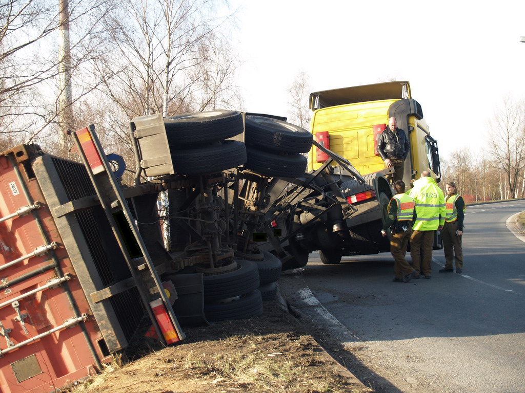 LKW verliert Container Koeln Niehler Ei P052.JPG